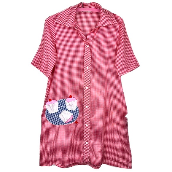 Vintage Dresses & Skirts - 50s Vintage 🌸 ADORABLE Cupcake Red
Gingham Button Down Day Dress House
Coat